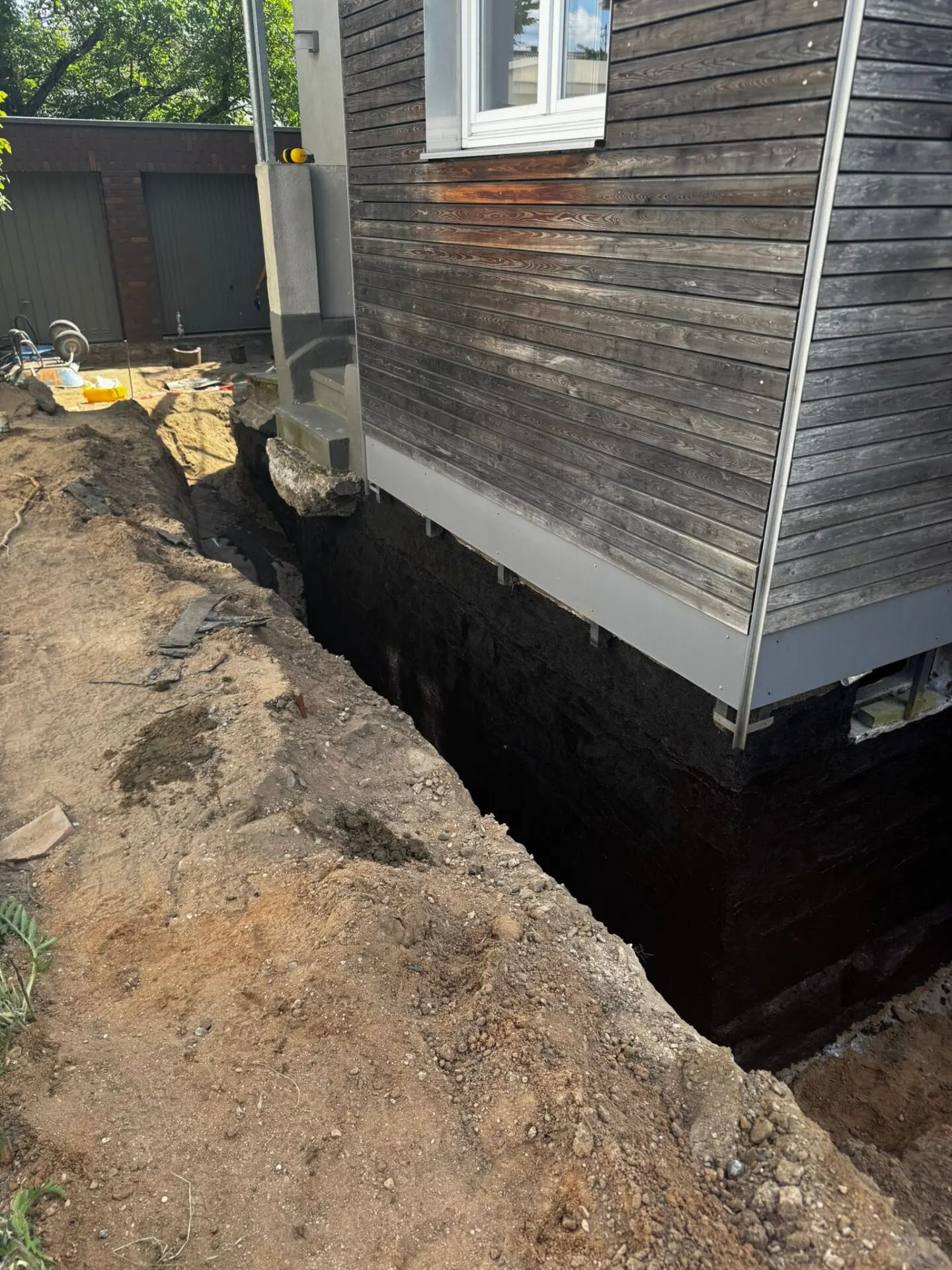 Kelleraußenwandisolierung mit 2K Bitumendickbeschichtung und Armierungsgewebe