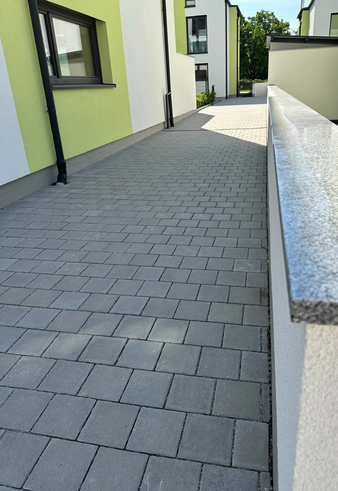 Zugangswege Betonpflaster Pasero 20x20x8cm versickerungsfähig im Reihenverband